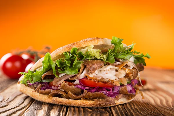 Primo piano del panino al kebab — Foto Stock