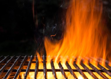Boş Barbekü yanan kömür dökme demir ızgara.