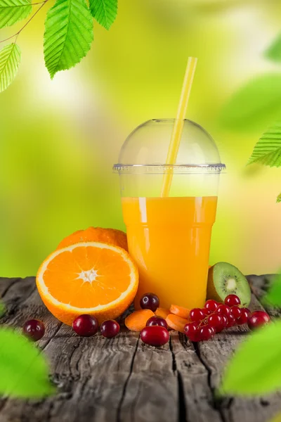 Färsk juice blandning frukt. — Stockfoto