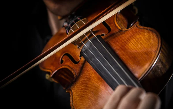 Detalje en violinist spiller sit instrument - Stock-foto