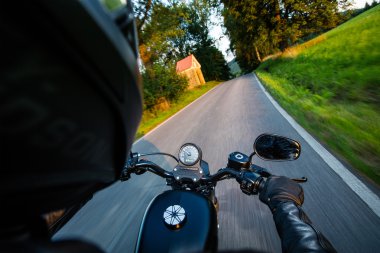 Motosikleti kapat.