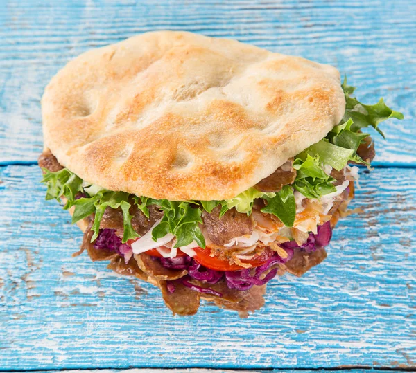 Fechar a sanduíche de kebab . — Fotografia de Stock