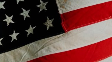 American Flag Waving 'e yakın çekim. ABD Bayrağı Rüzgarda Çırpınıyor.