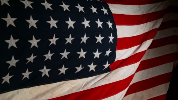 Gros plan sur American Flag Waving. USA Bannière battante dans le vent. — Video