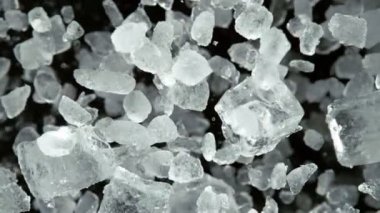 Süper Yavaş Patlayan Buz Kameraya doğru