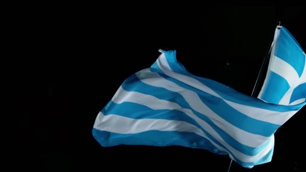 바람에 흔들리고 있는 그리스 국기의 근접 사진. — 비디오