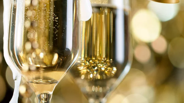 Pair of Champagne Flutes with Bubbles on Golden Light Background — Stock Photo, Image