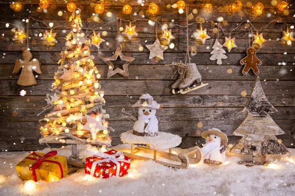 Decoración de Navidad sobre fondo de madera —  Fotos de Stock