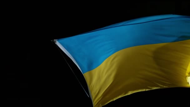 Закриття прапора України вітром. — стокове відео