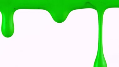 Soyut arkaplan, beyaz arkaplana izole edilmiş renkli sıvı akışı