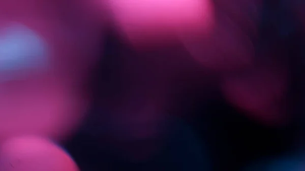 Abstrakte Bokeh-Lichter, Linsenfackeln, defokussiert leuchtende, bunte Neonstrahlen — Stockfoto
