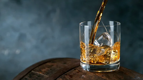 Whiskey Liquid falling into Glass — Stock Photo, Image