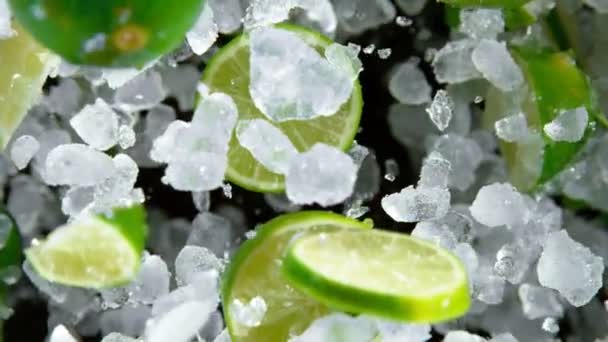 Super Slow Motion Shot of Exploding Gnieciony lód i Limes — Wideo stockowe