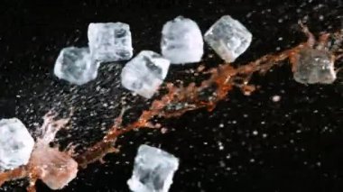 Buz küpleri Cola Splash ile uçuyor, Süper Yavaş Hareket