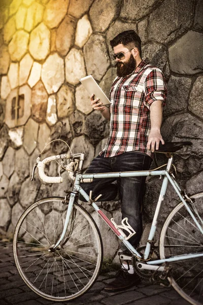 Guapo bigote grande hipster hombre — Foto de Stock