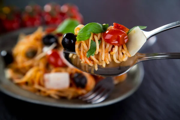 Pasta with meat, tomato sauce, parmesan and vegetables — Stock Photo, Image