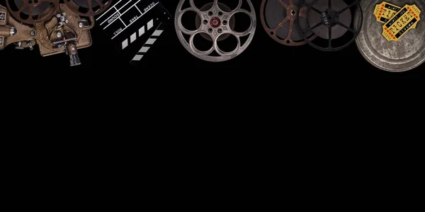 Concept de cinéma de bobines de film vintage, clapperboard et autres outils — Photo