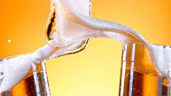 Two glasses of beer toasting creating splash. — Stock Photo, Image