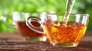Süper Yavaş Çekim Doldurulmuş Çay