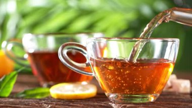 Süper Yavaş Çekim Doldurulmuş Çay