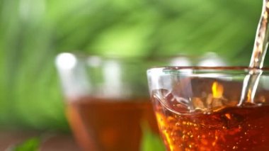 Süper Yavaş Çekim Doldurulmuş Çay