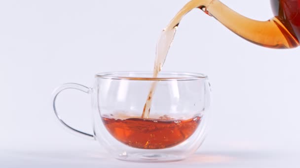 Super pomalý pohyb záběr nalévání čaje na 1000 — Stock video