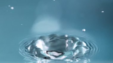 Süper Yavaş Hareket Vuruşu Su Düşürme 1000fps