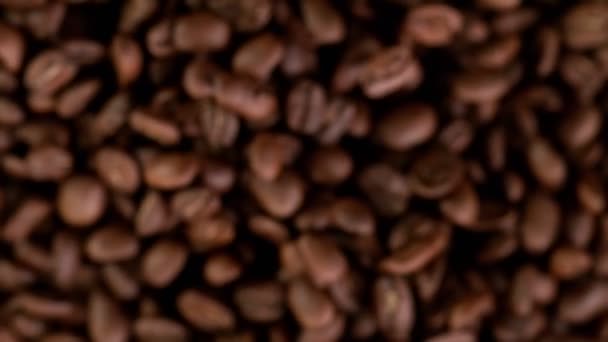 Super Slow Motion Colpo di volanti arrosto chicchi di caffè — Video Stock