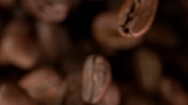 Super Slow Motion feles repülő pörkölt kávébab — Stock videók