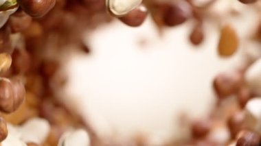 Fındık Karışımının Süper Yavaş Çekimi Girdap Yapımı