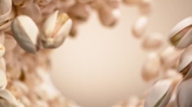 Pistachios 'un Girdap Şeklini Yaparken Süper Yavaş Çekimi