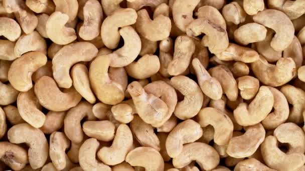 Super Slow Motion Skott av rörliga råa cashewnötter — Stockvideo