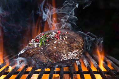 Izgarada ızgara biftekler nefis.