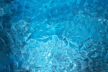 Mavi su yüzeyi arka plan, stüdyo çekimi