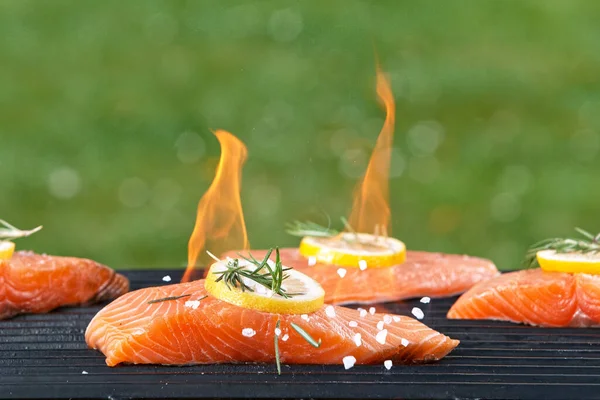Assorted delicious grilled salmon fillets — Stock Photo, Image