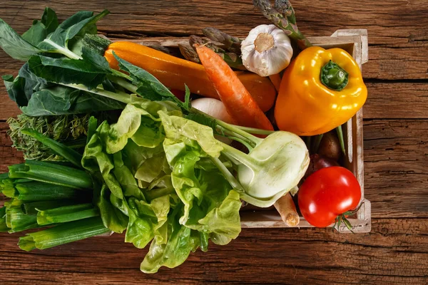 Fresh organic vegetables in a wooden box. — Stock Photo, Image