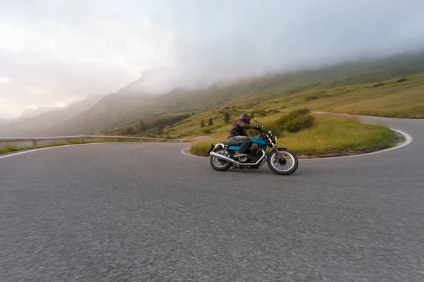 Motorcycle driver riding in Alpine landscape. — Stock Photo, Image