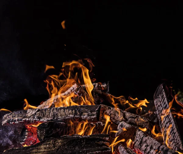 Campo di fuoco nella notte — Foto Stock