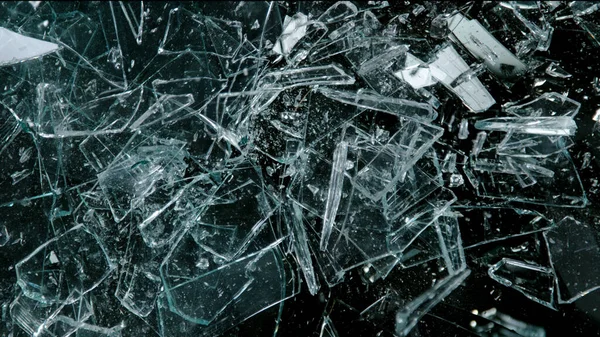 Krossa glas isolerad på svart bakgrund. — Stockfoto