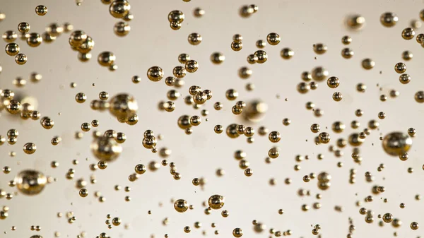 Movimento di congelamento delle bolle di champagne in aumento. — Foto Stock