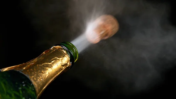 Freeze motion of Champagne explosion with flying cork closure, opening champagne bottle closeup — Stock Photo, Image