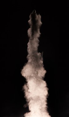 Fırlatılmış renkli toz