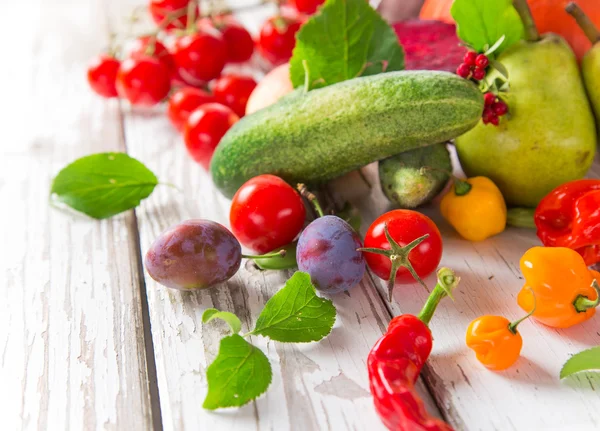 Healthy organic vegetable on wooden table — Stock Photo, Image