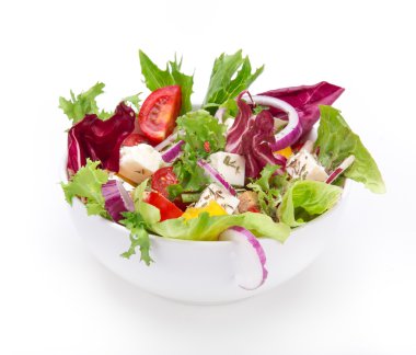 beyaz üzerine taze lezzetli salata