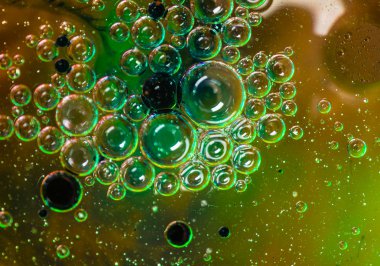 su yüzeyindeki petrol topraklar