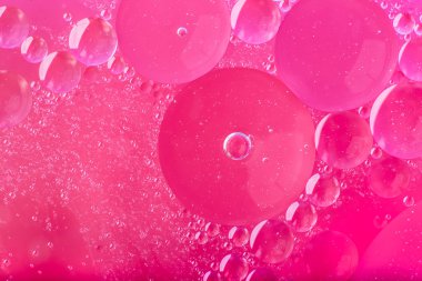 su yüzeyindeki petrol topraklar