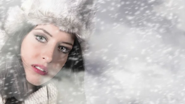 Jovem mulher retrato de inverno — Fotografia de Stock