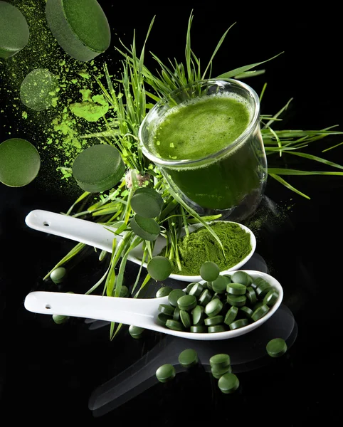 Detoks. Genç arpa, chlorella superfood. — Stok fotoğraf