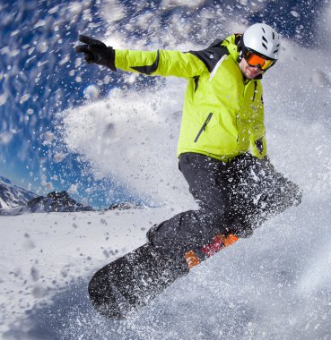 yüksek Dağları'nda snowboard