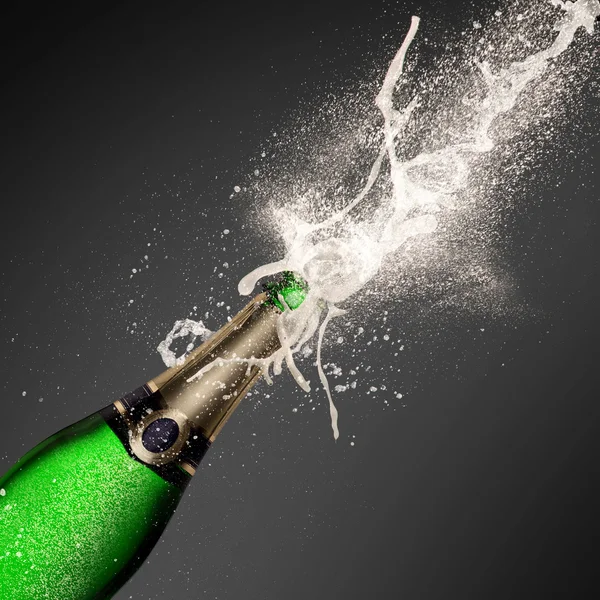 Champagne explosie op zwarte achtergrond — Stockfoto